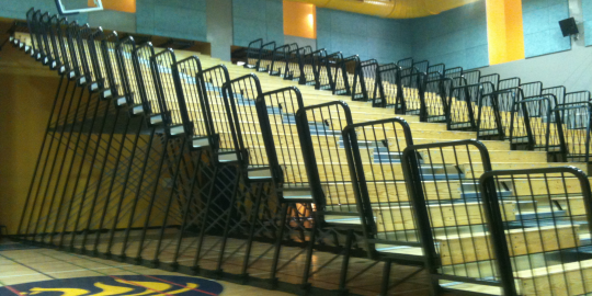 2014年新建的體育館仍採用赫氏座椅伸縮看台